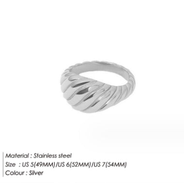 Ylenna Gold Croissant Ring