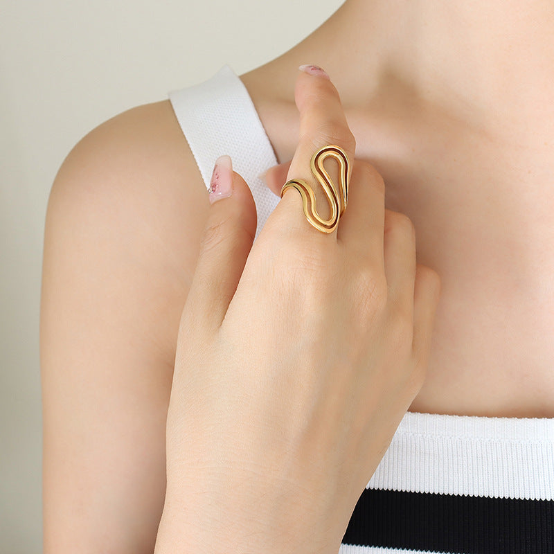 French Style Retro S-Shaped Gold-Plated Titanium Ring
