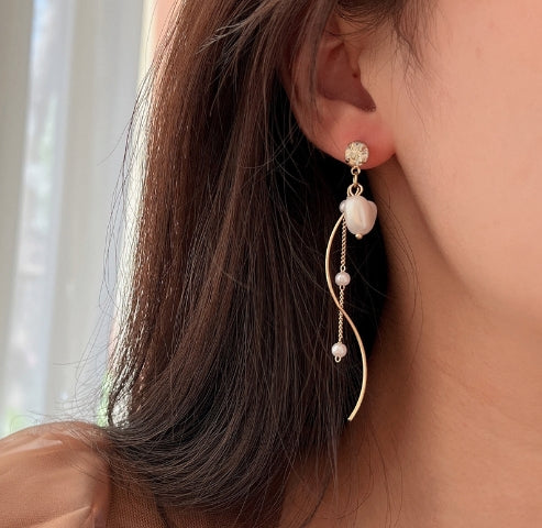 Asymmetrical Pearl Zircon Earrings for Slim Look