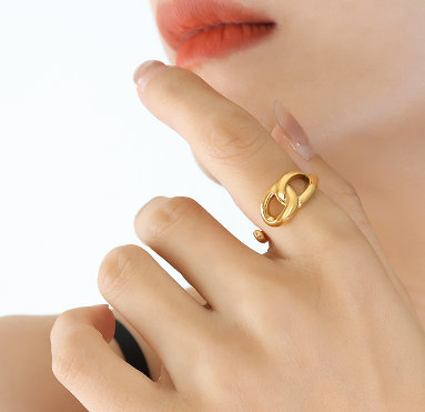 Lustrious Knot Gold Ring
