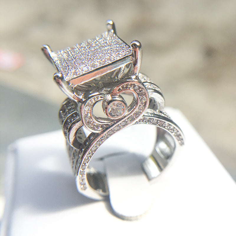 Luxury Platinum-Plated Hollow Ring with Rhinestones
