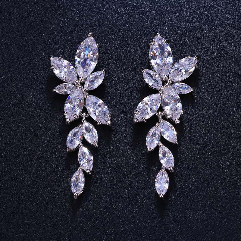 Fashionable Peridot Flower Zircon Earrings for Women