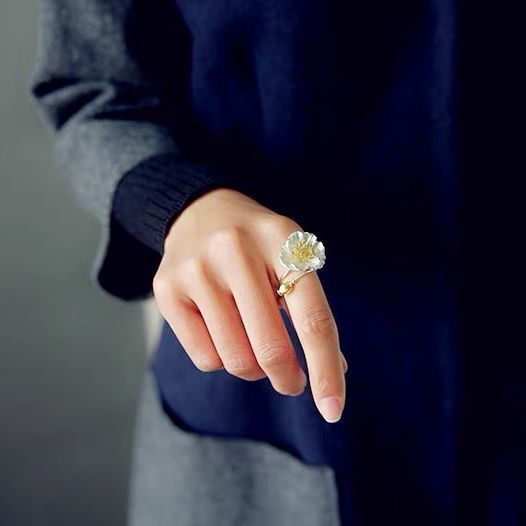 Women's Platinum Gold-Plated Point Flower Ring
