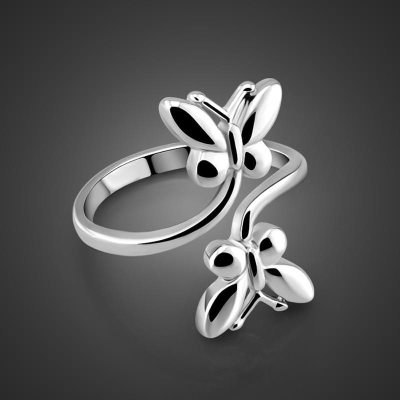 Fashionable Four-Leaf Clover Ring in Platinum Plated Design