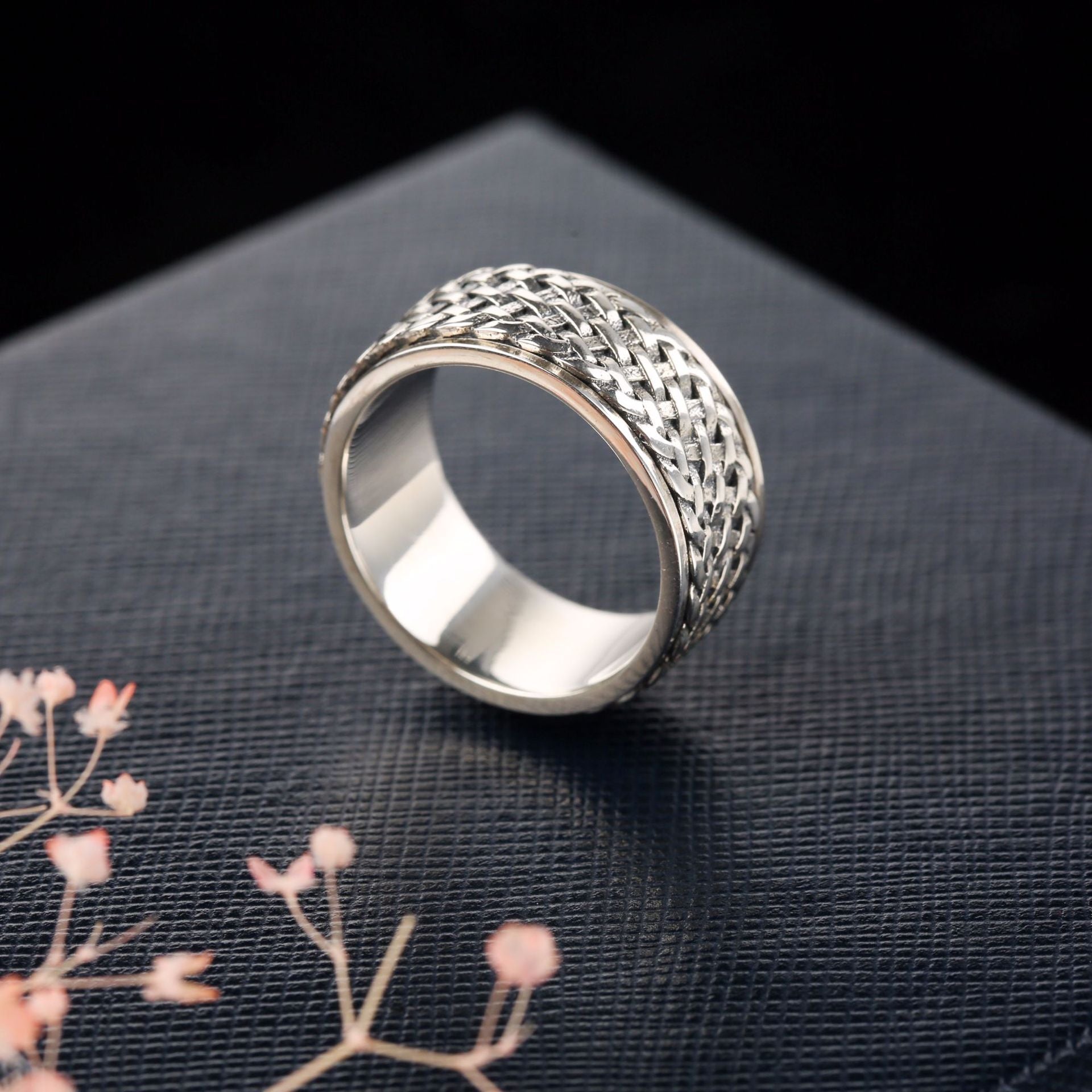 Fashionable Minimalist Vintage Ring for Men and Women