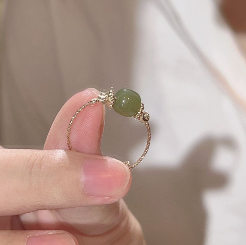 Light Luxury Vintage Ring with Special Interest Design
