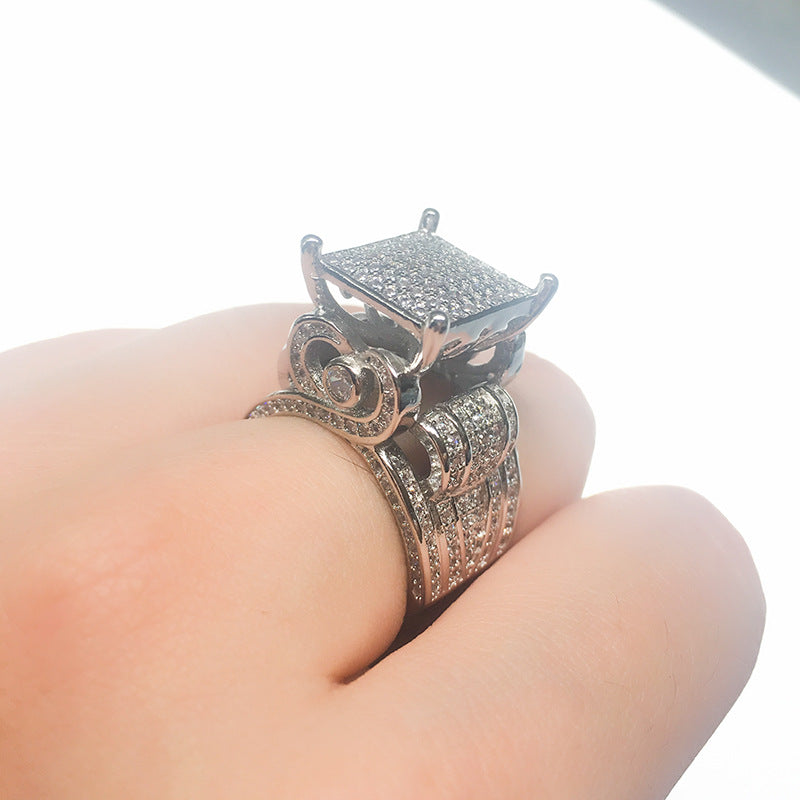 Luxury Platinum-Plated Hollow Ring with Rhinestones
