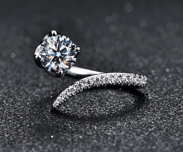 Platinum Mosang Diamond Small Design Ring