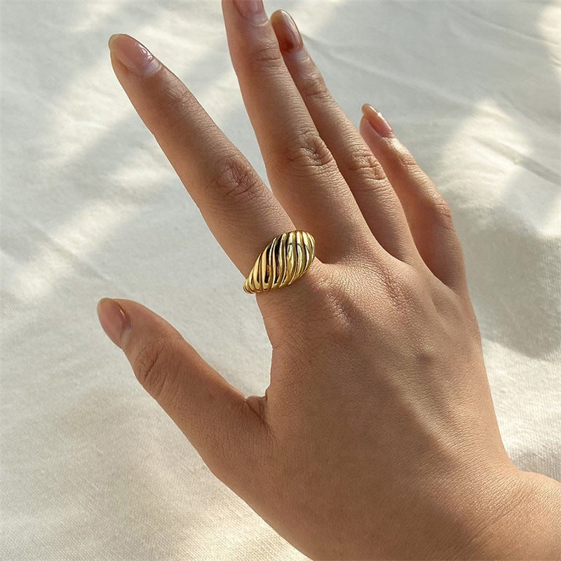 Ylenna Gold Croissant Ring