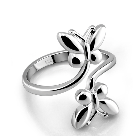 Fashionable Four-Leaf Clover Ring in Platinum Plated Design