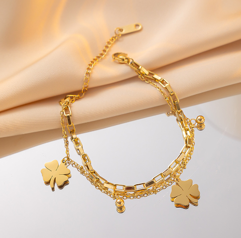 Lucky Clover Pendant Titanium Steel Bracelet