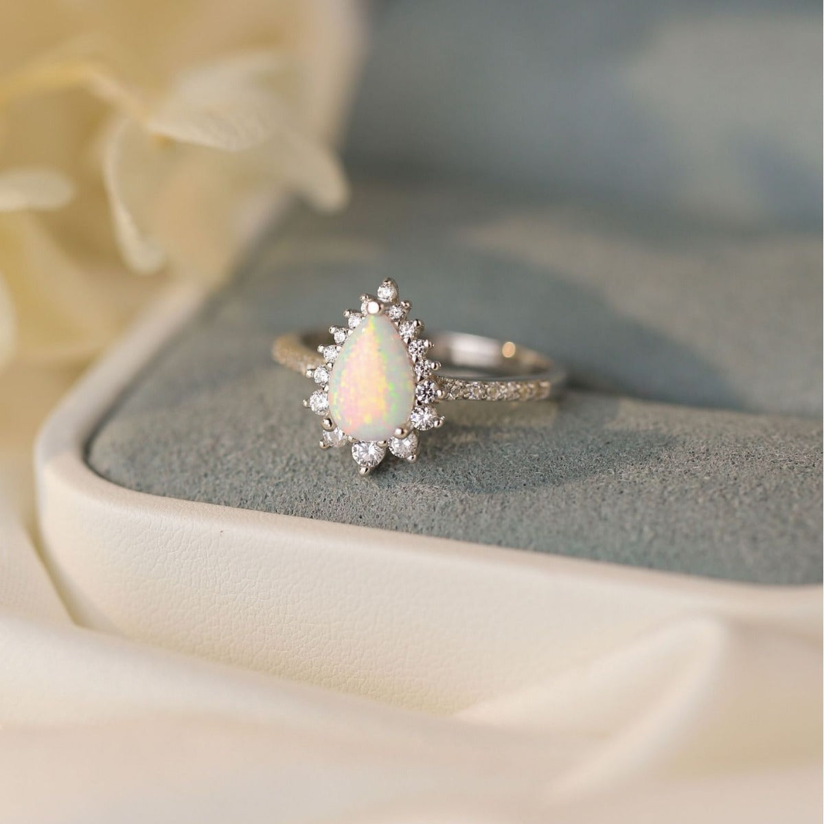 S925 Sterling Silver Platinum Drop-Shaped Ring